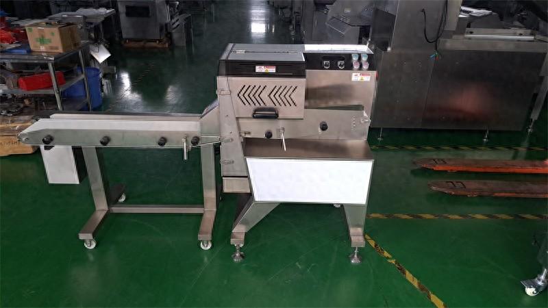 鹵肉切塊機(jī)能給豬牛肉、牛雜、臘腸臘肉等熟肉切片加工